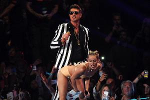 Mit dieser Tanzeinlage sorgten Robin Thicke und Miley Cyrus 2013 für Furore
