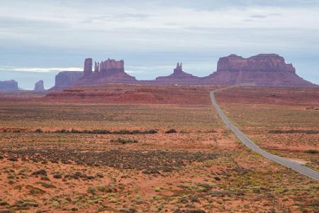 U.S. Highway 163 führt schnurstracks zum Monument Valley