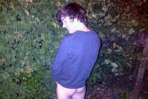Upps - da hat sich One Direction-Liebling Harry Styles doch glatt beim Wildpinkeln erwischen lassen. Im Vergleich zu anderen...
