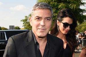 Die Clooneys: Mit Cindy Crawford auf Ibiza