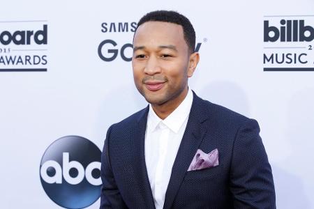 Seine Frau zeigte John Legend den Mittelfinger Seine Frau zeigte John Legend den Mittelfinger