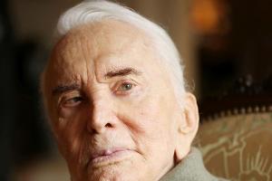 Kirk Douglas verschenkt sein gesamtes Vermögen