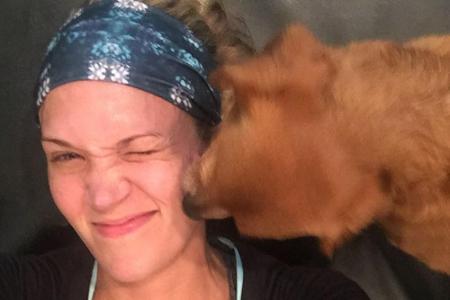 Carrie Underwood mit Hund und ohne Make-up auf Instagram Carrie Underwood mit Hund und ohne Make-up auf Instagram