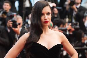 Ausgetrickst? Adriana Lima macht Werbung für Terroristen