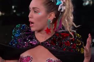Nackte Brüste, blonde Dreads: Miley Cyrus bei Jimmy Kimmel