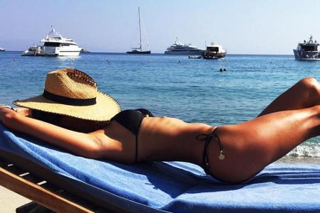Alessandra Ambrosio lässt am Strand die Seele baumeln Alessandra Ambrosio lässt am Strand die Seele baumeln