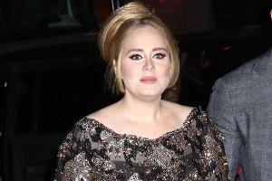 Adele toppt auch nach Weihnachten die Single-Charts