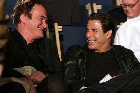 Quentin Tarantino lacht mit John Travolta