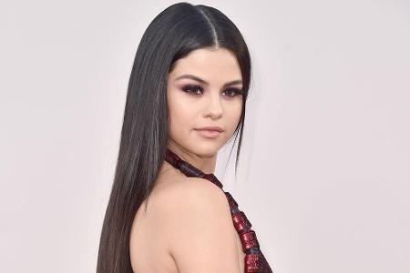 Selena Gomez, hier bei den American Music Awards, hat anscheinend endlich Justin Bieber überwunden Selena Gomez, hier bei den American Music Awards, hat anscheinend endlich Justin Bieber überwunden
