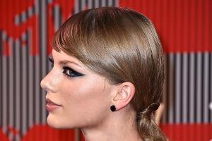 "Widerliche Nazi-Barbie": Feministin attackiert Taylor Swift