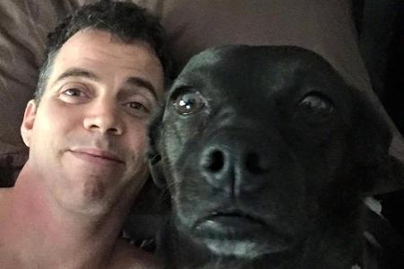 Nach der Haft konnte Steve-O wieder seinen Hund in die Arme schließen Nach der Haft konnte Steve-O wieder seinen Hund in die Arme schließen