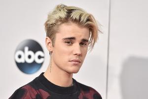 Justin Bieber: Flotter Dreier mit Model