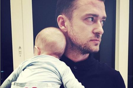 Justin Timberlakes (34) Sohn Silas Randall kam im April 2015 auf die Welt: Dieses süße Kuschelfoto postete der Sänger vor Ku...