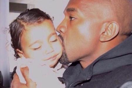 Kayne West (38) und Töchterchen North (2) sind ein Herz und eine Seele: Derzeit warten alle gespannt auf das erste Foto des ...