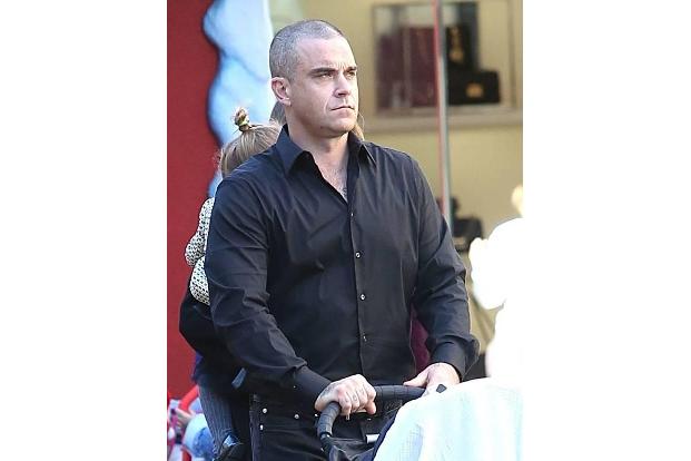 In wenigen Tagen ist Weihnachten - und offenbar ist Robbie Williams noch immer auf der Suche nach einigen Geschenken. Am Don...