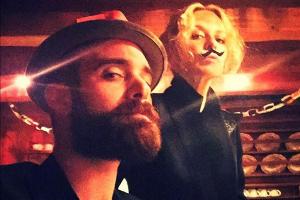 Kylie Minogue und Joshua Sasse: Warum so ernst?