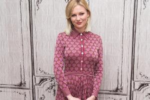 Kirsten Dunst im biederen Oma-Look