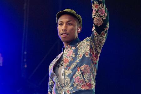 Pharrell Williams wirft sich gerne in Schale und mag es, was Kleidung angeht, offensichtlich bunt. Dass er zu den stilvollst...