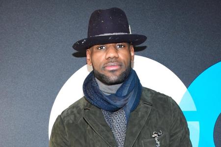 Basketball-Star LeBron James weiß nicht nur auf dem Spielfeld zu punkten. Auch mit seinem Kleidungsstil bringt er die Frauen...