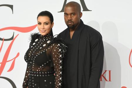 Kim Kardashian (34) präsentierte ein Designerkleid des Labels Proenza Schouler, dessen Chefdesigner Lazaro Hernandez ebenfal...