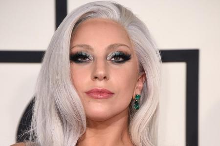 Lady Gaga (29) experimentiert gerne mit ihren Looks und macht auch in grauen Haaren eine gute Figur. Bei den Grammy Awards r...