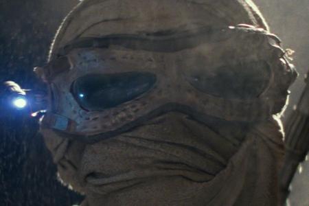 An seiner Seite soll zudem Rey (Daisy Ridley) kämpfen, die auf dem Wüstenplaneten Jakku vom Ausplündern alter Raumschiffe lebt.