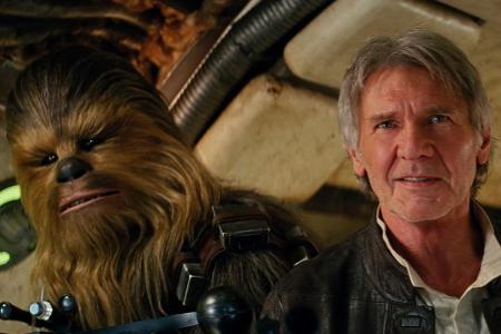 Aber auch alte Bekannte wie Chewbacca und Han Solo (Harrison Ford) werden in 