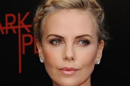 Auch US-Schauspielerin Charlize Theron (40) entschied sich schon zwei Mal für eine Adoption. Neben Sohn Jackson (3) hat die ...