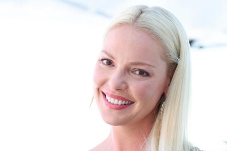 Katherine Heigl (36) wuchs selbst mit einer Adoptivschwester aus Südkorea auf. 2009 adoptierte die Schauspielerin zusammen m...