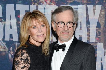 Auch Steven Spielberg (68) will der Welt etwas zurückgeben. Zusammen mit seiner zweiten Ehefrau Kate Capshaw (61) hat der er...