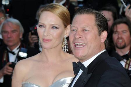 Uma Thurman war seit 2008 mit Arpad Busson verlobt, im April 2014 folgte die Trennung. Sechs Monate nach dem Beziehungsende ...