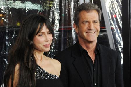 Mel Gibson soll seiner Ex Oksana Grigorieva nach rund vier Jahren Beziehung, 15 Millionen Dollar Unterhalt geboten haben. Di...