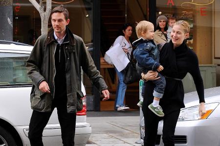 Auch Kelly Rutherford musste sich mit ihrem Ex Daniel Giersch um das Sorgerecht streiten und schließlich eine äußerst herbe ...