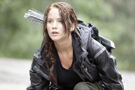 In der Arena der 74. Hungerspiele tauscht Katniss ihren Graue-Maus-Look gegen kampftaugliche Multifunktionskleidung. Diese h...