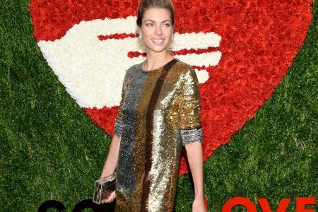 Ein weiteres Model im Goldrausch: Jessica Hart im Oktober bei den Golden Heart Awards. Passend zum Thema schmiss sie sich in...