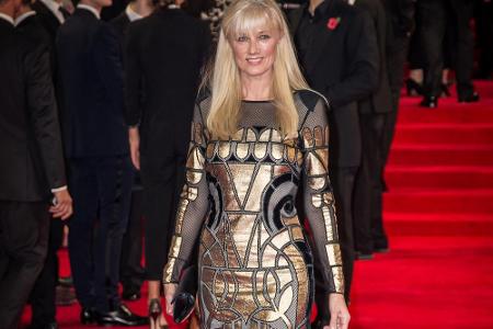 Ganz anders, aber trotzdem ein echter Hingucker: Schauspielerin Joely Richardson in London. In diesem Gold-Look sieht sie fa...