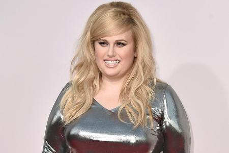 Superfrau in Silber: Die australische Schauspielerin Rebel Wilson (35) war in ihrem metallicfarbenen Kleid definitiv ein Hin...