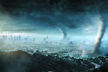 ...und Tornados über die USA hinweg. Wetterexperten dürften wohl noch immer über die absurde Story des Films lachen.
