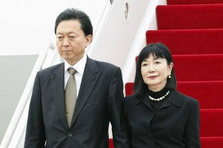 Miyuki Hatoyama (72), die Frau des ehemaligen japanischen Premiers Yukio Hatoyama (62), schrieb in ihrem Buch, dass sie mit ...