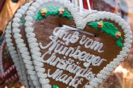 Er ist wohl der berühmteste Weihnachtsmarkt Deutschlands: Der Nürnberger Christkindlesmarkt. Die zwei Hauptattraktionen sind... Er ist wohl der berühmteste Weihnachtsmarkt Deutschlands: Der Nürnberger Christkindlesmarkt. Die zwei Hauptattraktionen sind...