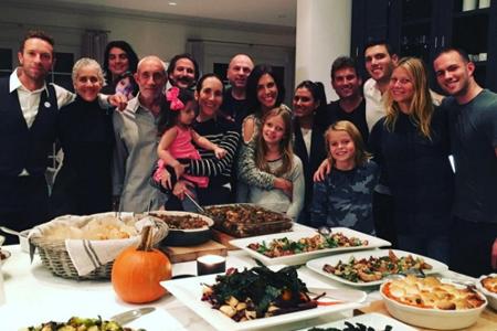 Thanksgiving ohne Truthahn: Hollywood-Star Gwyneth Paltrow feierte mit Familie und Freunden Thanksgiving. Auch ihr Ex-Mann C...