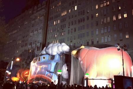 Die Thanksgiving-Parade in New York dauerte bis in die Nacht hinein. Model Emma Heming-Willis liebt 