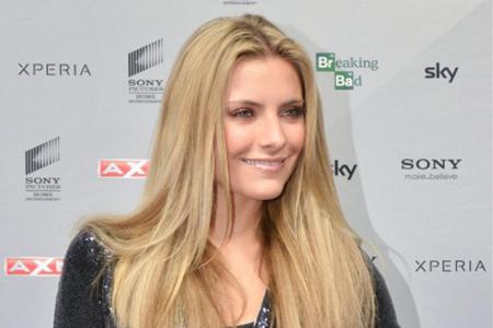 Also an eine Oma denkt man bei ihrem Anblick sicher nicht: Sophia Thomalla (26, 