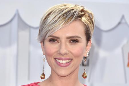 Scarlett Johansson (30, 