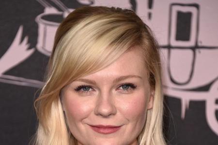 Hand aufs Herz, wer war nicht unglaublich neidisch auf Kirsten Dunst (33), die bereits mit zwölf Jahren Brad Pitt (51) in 