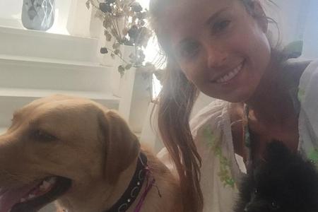 Hundebabys sind so süß! Das finden auch die Stars und lassen uns via Social Media am Hunde-Glück teilhaben: 