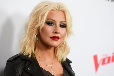 Bei Christina Aguilera (34) ist einfach alles zu viel. Etwas mehr Natürlichkeit würde ihr gut stehen. Empfehlenswert wäre ei...
