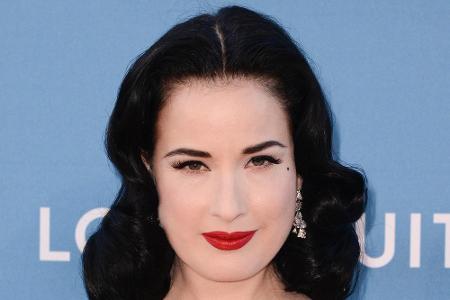Dita Von Teese (42) ist bekannt für ihren 40er Jahre-Stil. Auch dafür eignet sich er Long Bob perfekt. Einfach das nasse Haa...