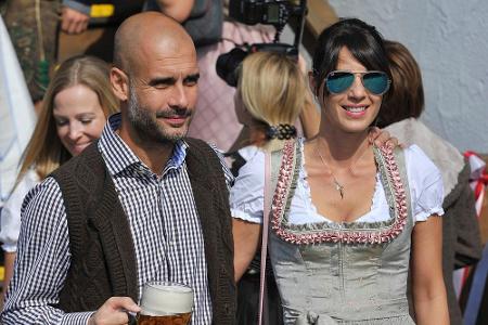 Den Sieg gegen Zagreb feierte der FC Bayern München beim traditionellen Oktoberfest-Besuch in der Käfer-Schänke. Trainer Pep...