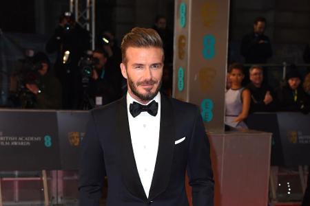Auf Twitter forderten gerade zahlreiche Fans, dass David Beckham (40) den Part des Geheimagenten James Bond übernehmen solle...